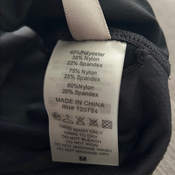 YELETE Active Camoflage Sport Bra M NWT - Picture 3 of 3